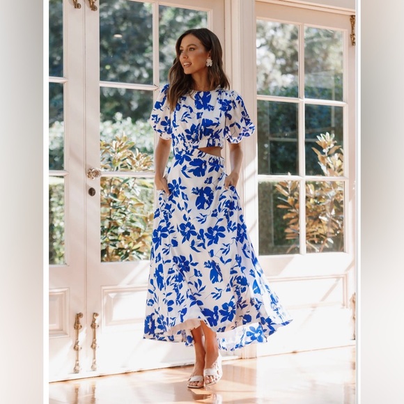 Petal & Pup Aminah Puff Sleeve Maxi Dress, Blue Floral, Size M (10) - Picture 2 of 12